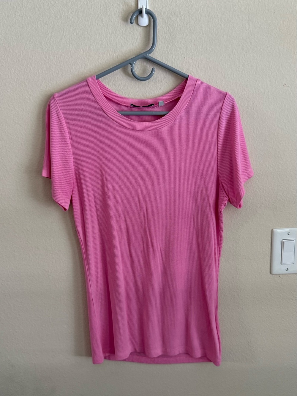 Slim Fit Women's Pink Short Sleeve Crewneck Tee